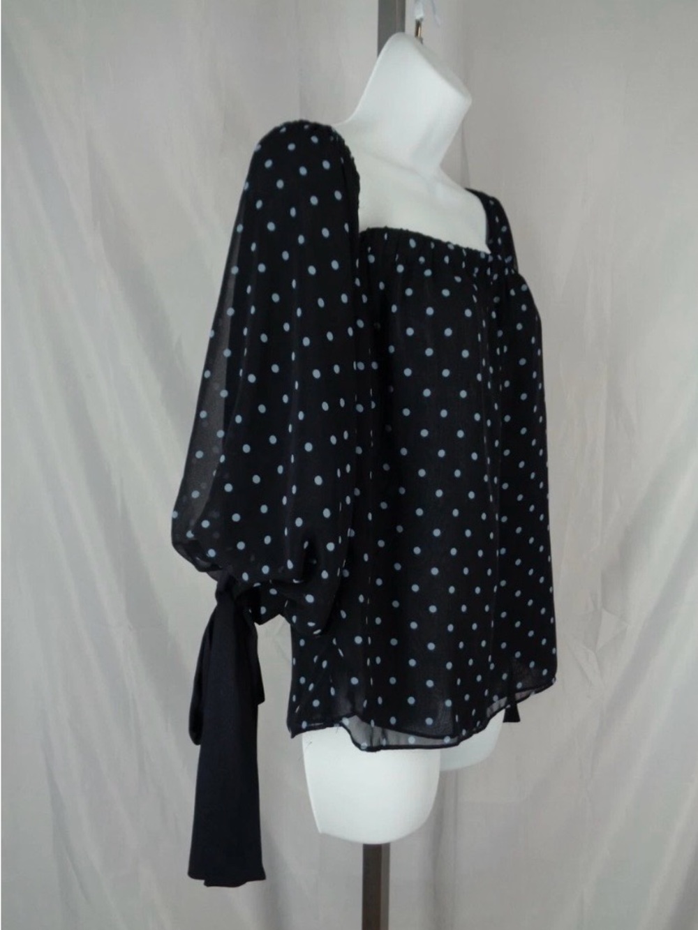Vince Camuto Women's M Black/Blue Polka Dot
Chiffon Sheer Square Neck Blouse